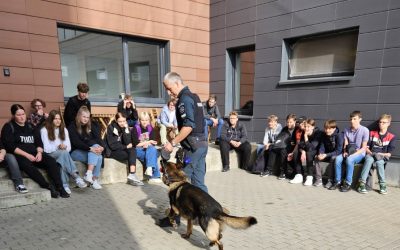 Antrokai gimnazistai aplankė Klaipėdos pilies muziejų ir policijos komisariatą