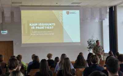 Kariuomenės seržantas ketvirtokams pristatė privalomąją karo tarnybą