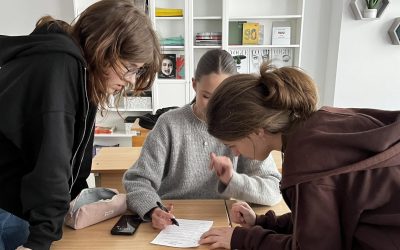 Gimnazistai suskubo medžioti Velykinius kiaušinius