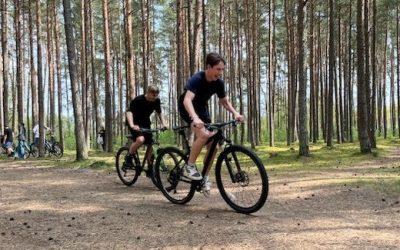 Geriausi Gimnazijos dviratininkai – pirmokai Titas Ibatulinas ir Ieva Andrijauskaitė