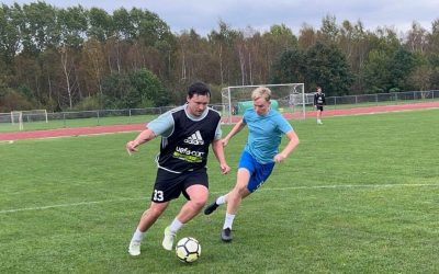 Pajūrio žemaitukų futbolo turnyre gimnazistai įveikė miesto sportininkus