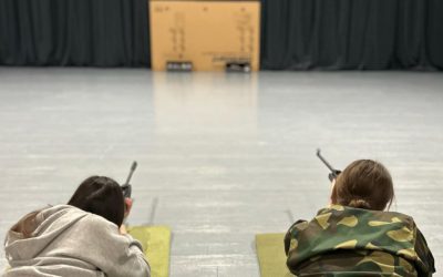 Jaunieji šauliai mokė Gimnazijos pirmokus šaudyti, rišti mazgus ir skaityti žemėlapius