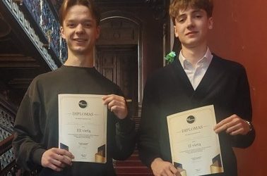 Gimnazistai Domantas Vaitkus ir Elonas Sinušas – Respublikinio skaitovų konkurso prizininkai!